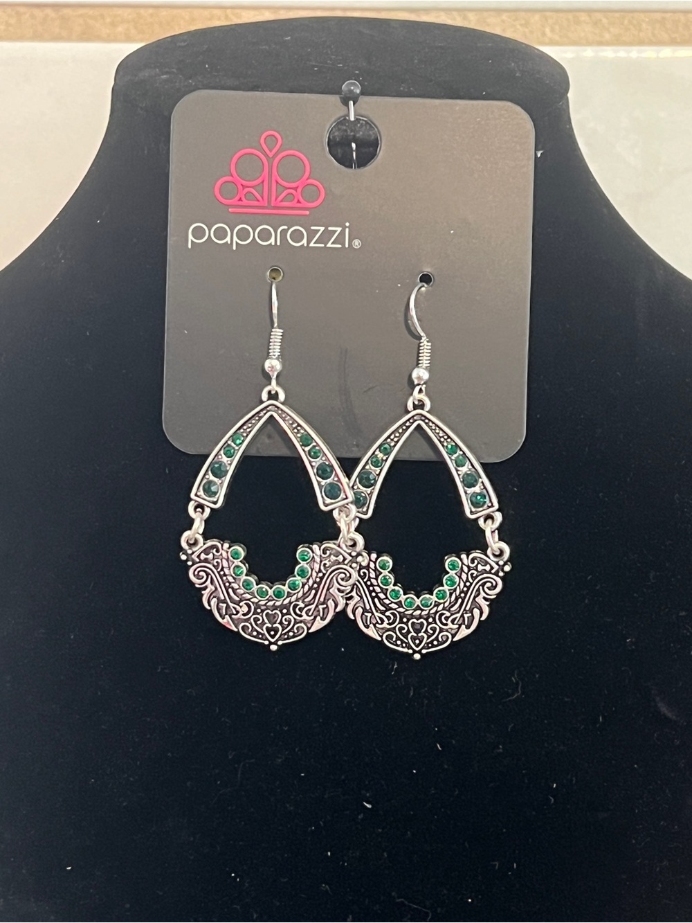 Paparazzi Silver-Tone Emerald Accent Filigree Dangle Earrings